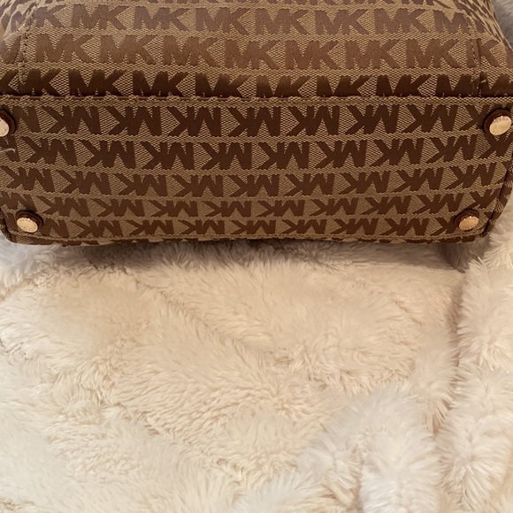 Michael Kors Jetset zipper tote - Picture 4 of 5